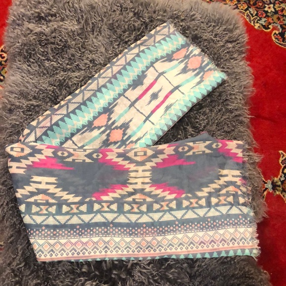 Beautiful Aztec Design Large Light Summer Scarf - Picture 2 of 4